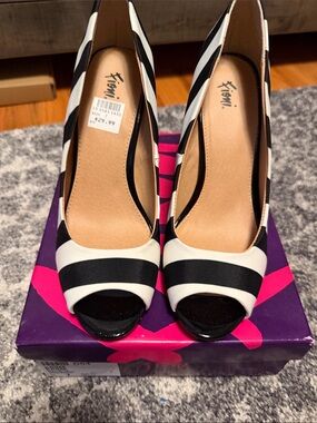 FIONI Clothing Black and White Striped Peep-Toe Heels